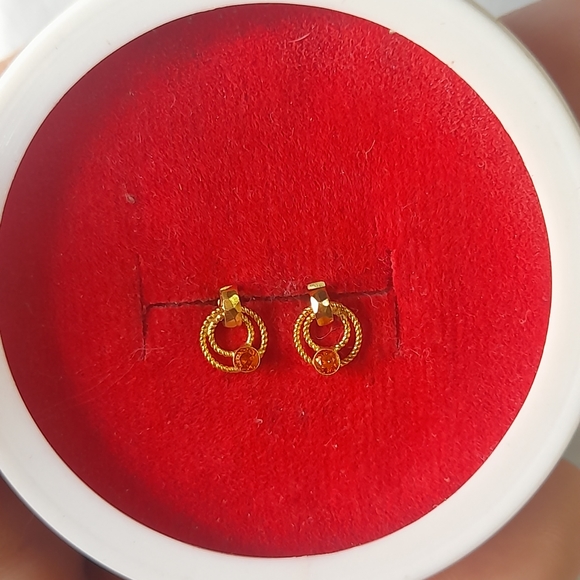 Beautiful new ring type earrings - Picture 5 of 10